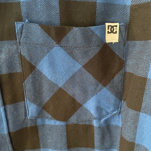 Men’s casual plaid DC button up shirt - Picture 3 of 4